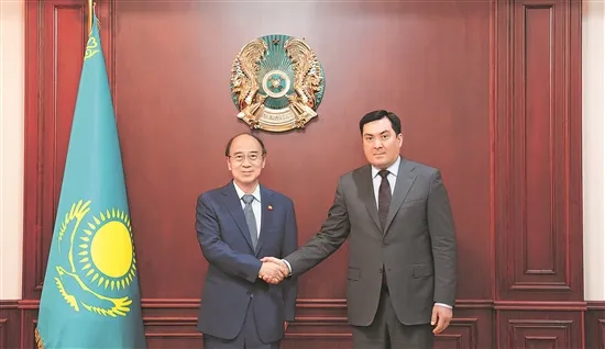 戴厚良会见哈萨克斯坦能源部长阿肯热诺夫（来自中国石油官网）.png